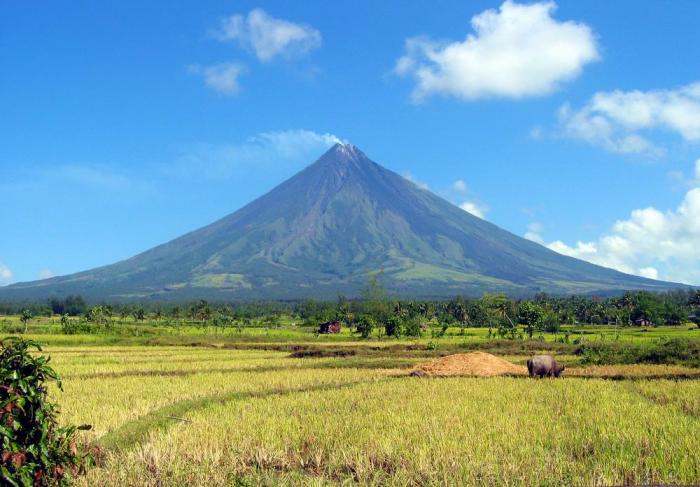 mayon-volcano-and-its-perfect-cone-travel-to-the-philippines