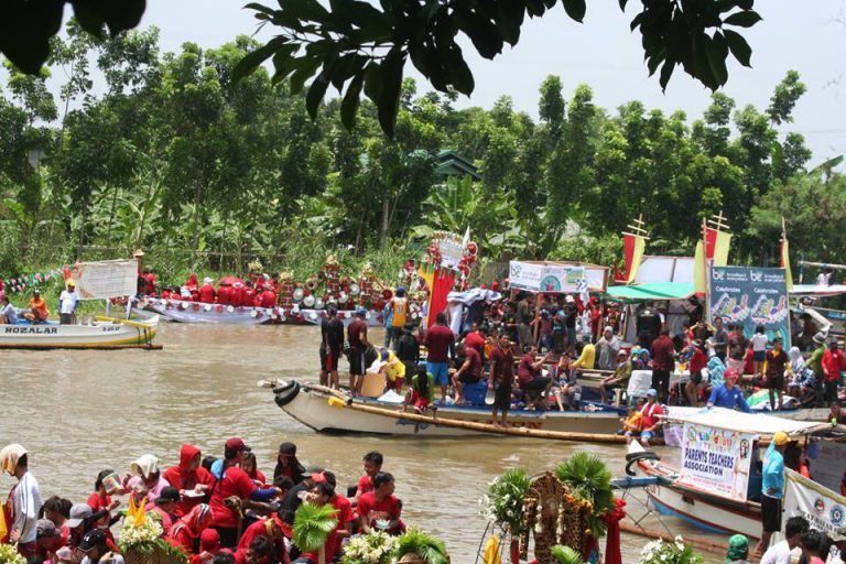 Fluvial Procession at the Calumpit Libad Festival in Bulacan | Travel ...