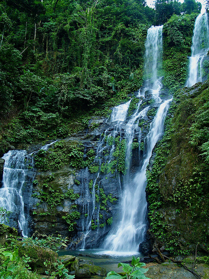 Take a Refreshing Shower at the Victoria Claredita Falls | Travel to ...